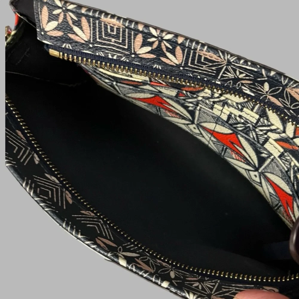 Tory Burch Red and Navy Crossbody Bag with Geometric Design - Picture 6 of 9